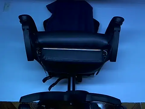 Snapshot of Alphacashmaster777 chatting on April 13, 7:19 pm Alphacashmaster777 online show from April 13, 7:19 pm