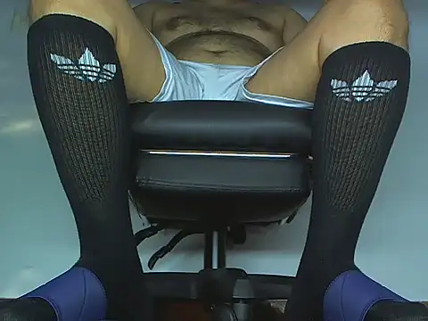 Snapshot of Alphacashmaster777 chatting on April 14, 10:27 pm Alphacashmaster777 online show from April 14, 10:27 pm