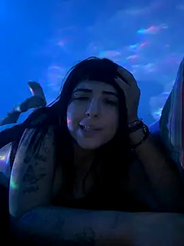 Snapshot of lolamuamua chatting on November 25, 10:15 am lolamuamua online show from November 25, 10:15 am