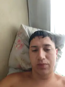 Snapshot of Alvarezz0202 chatting on February 12, 2:23 pm Alvarezz0202 online show from February 12, 2:23 pm