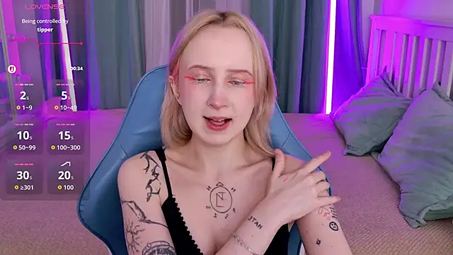 Snapshot of _Babyface_ chatting on February 19, 1:18 pm Babyface online show from February 19, 1:18 pm