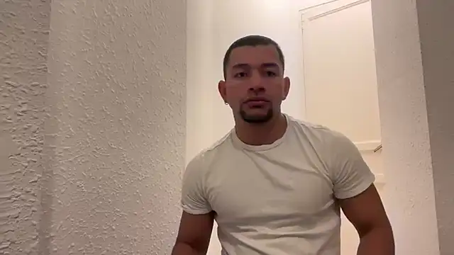 Snapshot of esleider12 chatting on December 18, 4:57 pm esleider12 online show from December 18, 4:57 pm