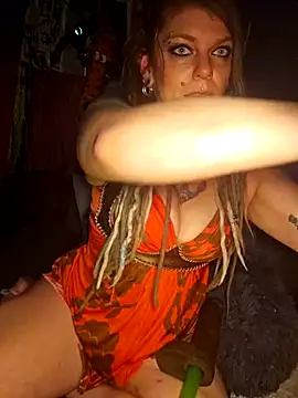 Snapshot of Horny_hippie chatting on December 6, 3:30 am Horny hippie online show from December 6, 3:30 am