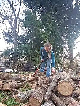 Snapshot of Horny_hippie chatting on December 20, 10:11 pm Horny hippie online show from December 20, 10:11 pm