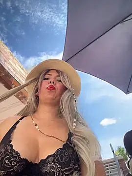 IsaSantoDomingo online show from December 4, 2:26 pm