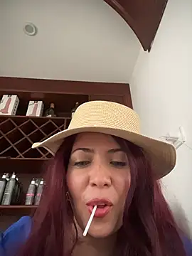 IsaSantoDomingo online show from December 19, 4:47 pm