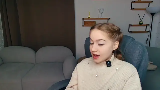 Snapshot of FairrryBluuum chatting on November 28, 2:31 pm FairrryBluuum online show from November 28, 2:31 pm