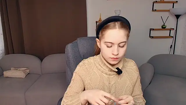 Snapshot of FairrryBluuum chatting on December 1, 10:31 am FairrryBluuum online show from December 1, 10:31 am