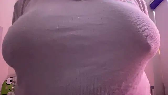 Snapshot of naughtygirl6663 chatting on December 3, 12:51 am naughtygirl6663 online show from December 3, 12:51 am