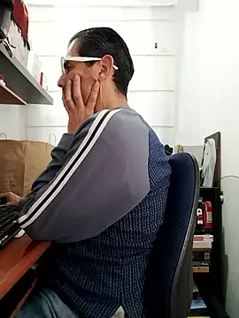 Snapshot of Fuegosutil chatting on January 14, 3:39 pm Fuegosutil online show from January 14, 3:39 pm