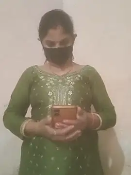 Pooja bhabhi00 online show from December 4, 9:18 am