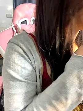 Snapshot of Anna_sexyyy chatting on December 1, 2:05 am Anna sexyyy online show from December 1, 2:05 am