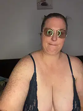 bea french curvy online show from April 10, 7:51 pm