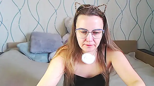 Snapshot of KissKsy chatting on November 28, 7:11 am KissKsy online show from November 28, 7:11 am