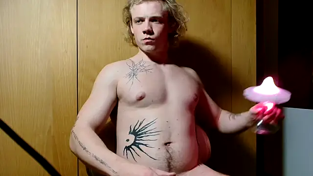 Snapshot of AlexBarczuk chatting on February 25, 12:20 am AlexBarczuk online show from February 25, 12:20 am