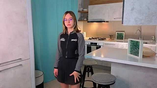 SharriDobes online show from December 3, 3:54 pm