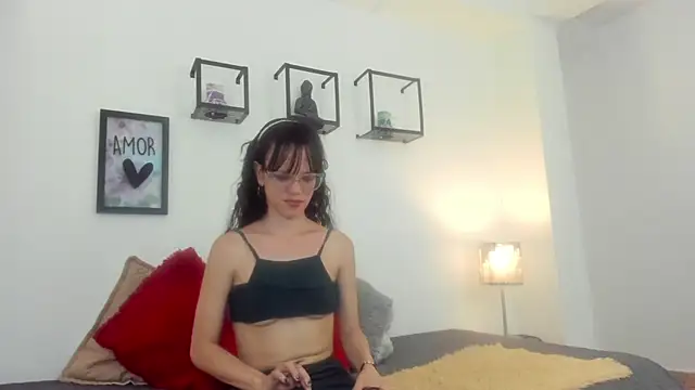 LindaWalker  online show from December 3, 7:01 pm