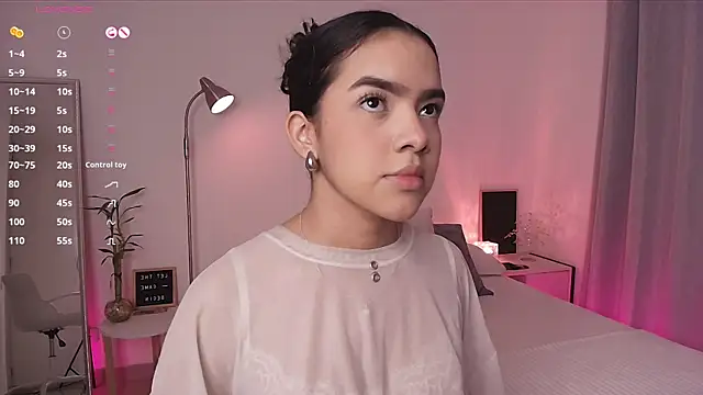 Snapshot of fluffycurls chatting on February 15, 11:30 am fluffycurls online show from February 15, 11:30 am