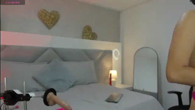 Snapshot of Valery_jame chatting on February 5, 7:29 pm Valery jame online show from February 5, 7:29 pm