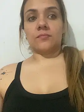 Snapshot of LoreinnFox chatting on April 2, 4:32 am LoreinnFox online show from April 2, 4:32 am