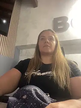 Snapshot of LoreinnFox chatting on April 4, 10:07 pm LoreinnFox online show from April 4, 10:07 pm