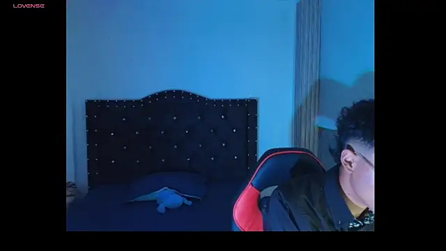 Snapshot of thian_blakee chatting on November 29, 4:37 am thian blakee online show from November 29, 4:37 am