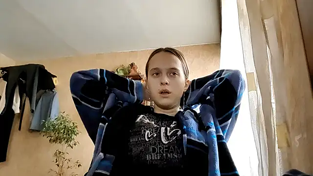 SophieHazely online show from December 15, 5:44 am