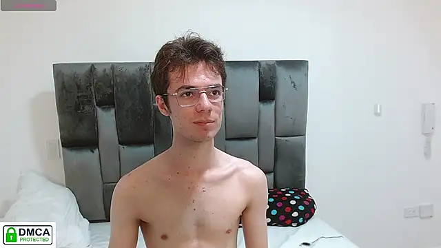 Snapshot of SaccharineSin chatting on November 28, 1:41 am SaccharineSin online show from November 28, 1:41 am