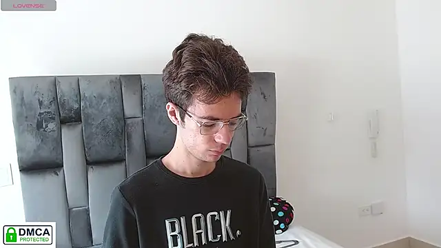 Snapshot of SaccharineSin chatting on November 28, 4:53 pm SaccharineSin online show from November 28, 4:53 pm