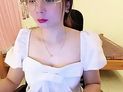 Snapshot of BabyDoll1999 chatting on June 5, 12:22 pm BabyDoll1999 online show from June 5, 12:22 pm