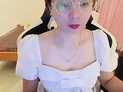 Snapshot of BabyDoll1999 chatting on July 2, 11:27 am BabyDoll1999 online show from July 2, 11:27 am