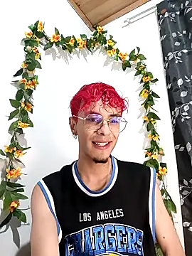 Snapshot of 2_milo_verus_4 chatting on November 27, 9:39 pm 2 milo verus 4 online show from November 27, 9:39 pm