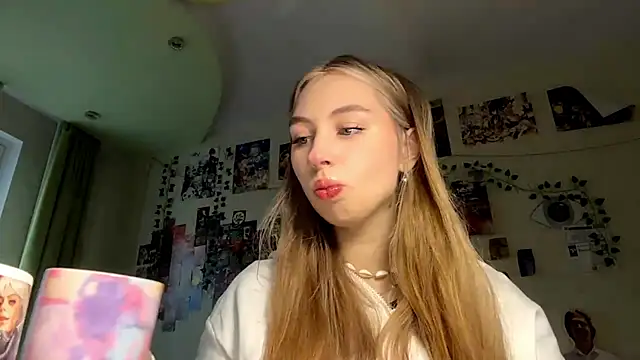 Snapshot of AmandaVyhnal chatting on November 28, 11:35 am AmandaVyhnal online show from November 28, 11:35 am