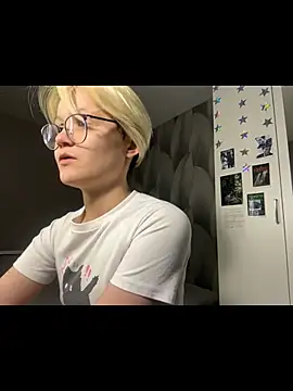 LunaDoreann online show from December 3, 1:42 pm