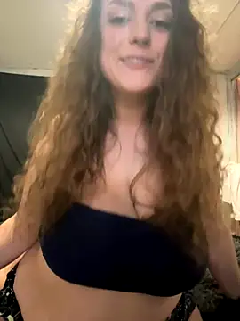 Snapshot of TittyQueen123 chatting on December 1, 4:17 am TittyQueen123 online show from December 1, 4:17 am