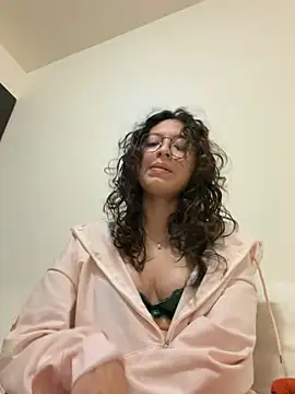 Alicatcua  online show from February 6, 3:11 am