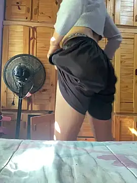 Quierolechiitaaa online show from April 14, 2:23 pm