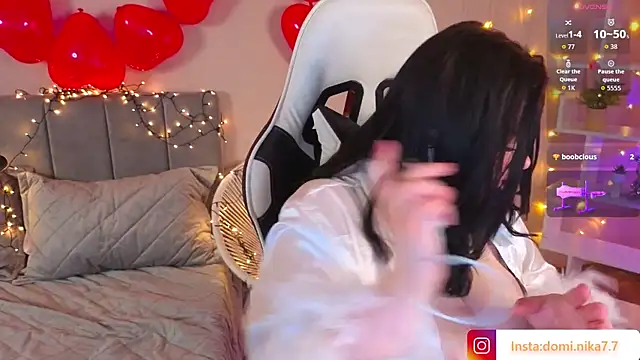 Snapshot of BiggieBoobies chatting on February 14, 10:34 am BiggieBoobies online show from February 14, 10:34 am