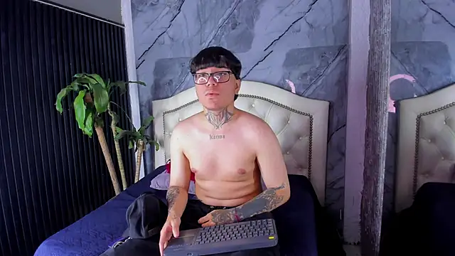 Noah West18 online show from November 28, 9:17 pm