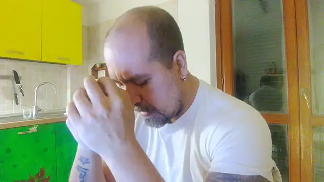 Snapshot of AMIRDIB2025 chatting on December 18, 6:03 pm AMIRDIB2025 online show from December 18, 6:03 pm