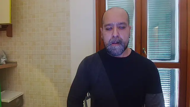 Snapshot of AMIRDIB2025 chatting on April 13, 1:49 pm AMIRDIB2025 online show from April 13, 1:49 pm