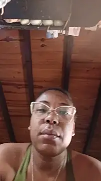 Snapshot of ChanneldelaCroix chatting on April 7, 9:32 am ChanneldelaCroix online show from April 7, 9:32 am