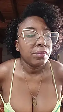 Snapshot of ChanneldelaCroix chatting on April 10, 10:42 am ChanneldelaCroix online show from April 10, 10:42 am