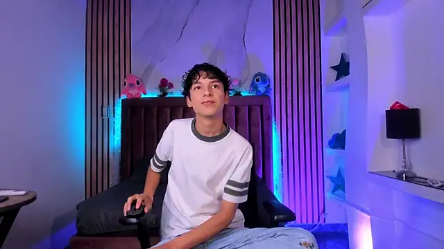 SthepanodiMonaco online show from January 8, 7:27 pm