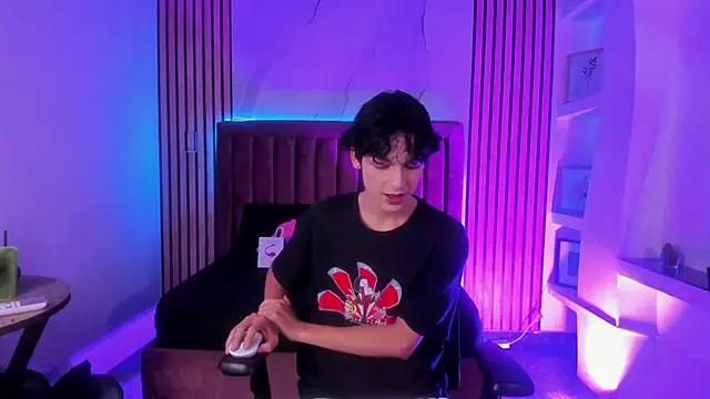 SthepanodiMonaco online show from February 2, 8:18 pm