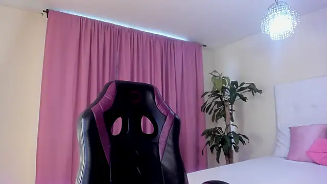 Emmaa Queen  online show from January 8, 7:16 pm