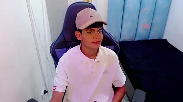 Snapshot of Lil_babyyy_ chatting on November 28, 4:15 am Lil babyyy online show from November 28, 4:15 am