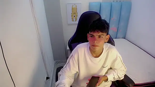 Snapshot of Lil_babyyy_ chatting on December 1, 3:11 am Lil babyyy online show from December 1, 3:11 am