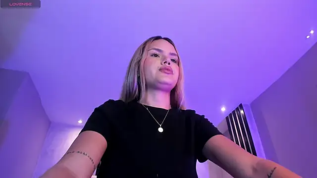 Snapshot of RossiRivers chatting on March 11, 12:11 pm RossiRivers online show from March 11, 12:11 pm