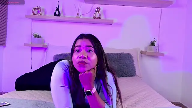 Lunaartistry online show from November 29, 2:58 am